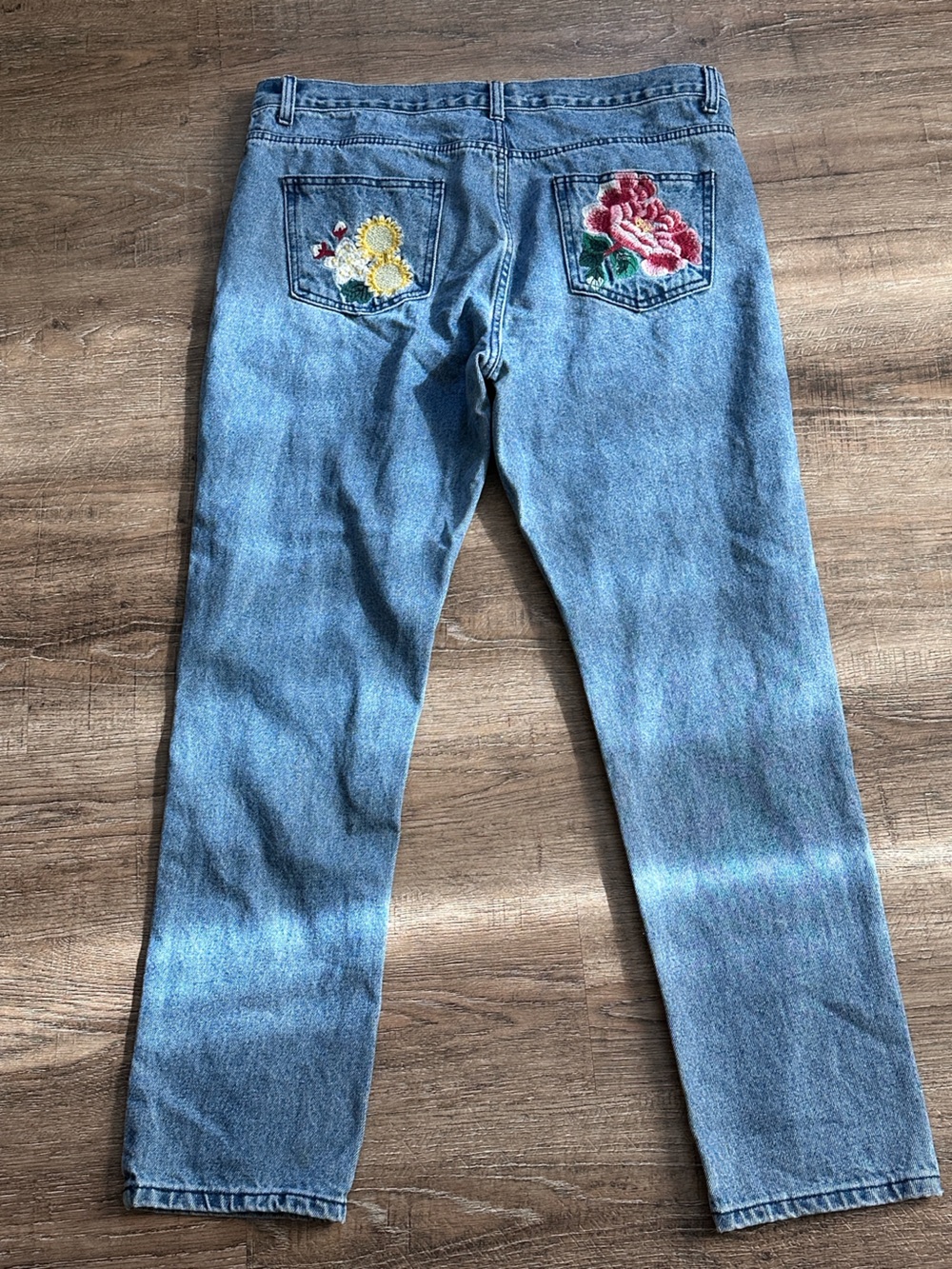 Embroidered Floral Jeans Light Wash Straight Leg Cottagecore Boho Peony XL 34 - Picture 4 of 8